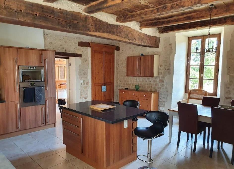 French Farmhouse Retreat With Pool & Superb Views. Blanzac (Charente) Exterior foto
