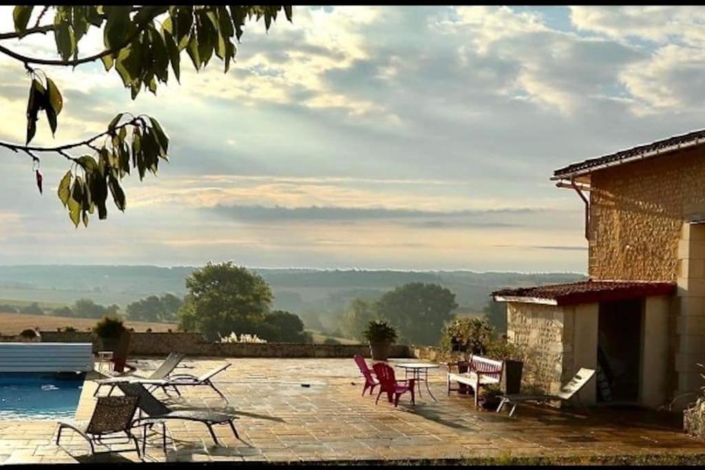 French Farmhouse Retreat With Pool & Superb Views. Blanzac (Charente) Exterior foto